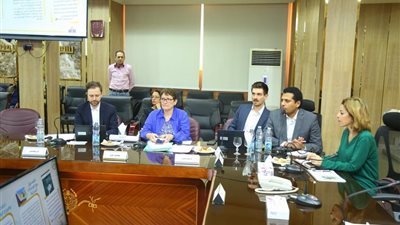 محافظ كفرالشيخ يبحث سبل تعزيز مع بعثة خبراء منظمة التعاون والتنمية الاقتصادية 