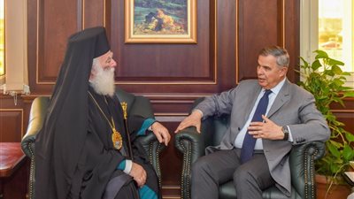 محافظ الإسكندرية يتسلم وسام القائد من رتبة أسد الرسول مرقس