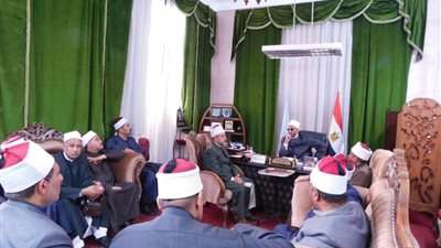 وكيل أوقاف الإسكندرية يعقد اجتماعاً لمديري الإدارات الفرعية بمكتبه