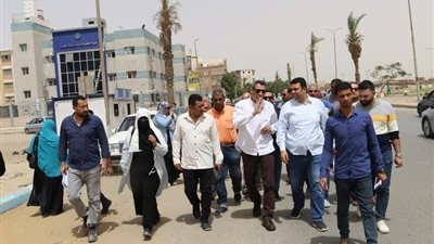 محافظ السويس يتفقد عددا من الشوارع للوقوف على أعمال التطوير والرصف 