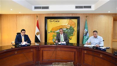 محافظ الفيوم يشدد على تسريع وتيرة العمل لإنهاء ملفات تقنين أراضي أملاك