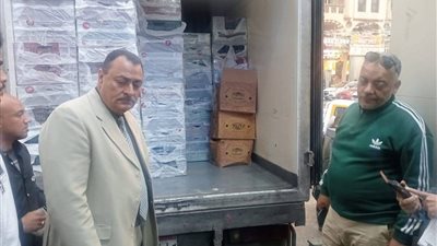 ضبط 2 طن برجر وبطاطس فاسدين في حملة تموينية بدمياط 