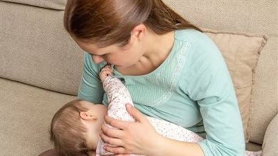 دراسة: تأثير الأمومة المبكرة على الصحة النفسية للأم