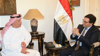 وزير الثقافة يعقد اجتماعًا موسعًا مع الهيئة العربية للمسرح