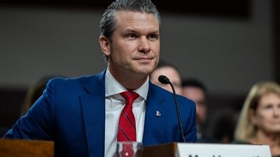 تقرير: وزير الدفاع الأمريكي يوقف شحنات الأسلحة إلى أوكرانيا دون علم ترامب