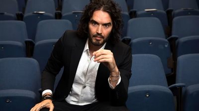 لائحة ثقيلة.. الشرطة البريطانية توجه اتهامات جنسية ضد راسل براند