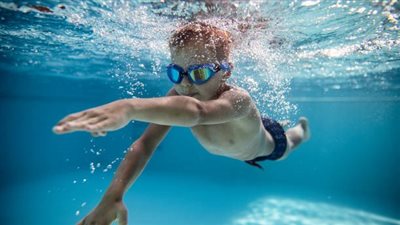 دراسة جديدة تكشف فوائد الغطس في الماء البارد لتعزيز صحة الخلايا