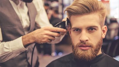 دراسة صادمة للزوجات : أكثر من 75% من الرجال أوفياء للحلاق أكثر من 