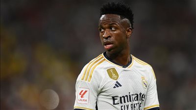 تجاهل تشابي ألونسو.. فينيسيوس يعتذر لجماهير ريال مدريد