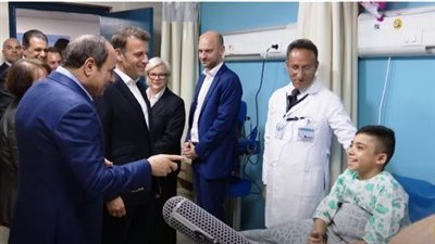 الرئيس السيسي لطفل فلسطيني مصاب في العريش: لا تنسانا بالدعاء