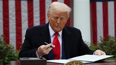 ترامب يصعّد ضد بكين: الصين أساءت إلينا تاريخيًا وسنجني المليارات من الرسوم