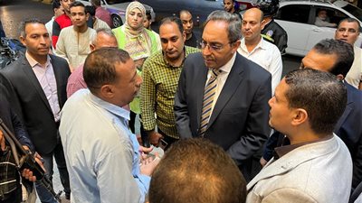 جولة ميدانية لمحافظ قنا لمتابعة الأوضاع بعد مد ساعات العمل |صور