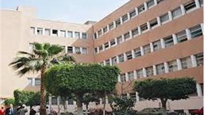 سقوط مفاجئ وتعليمات غريبة.. لحظات رعب بمصعد معطل في مستشفى الجمهورية