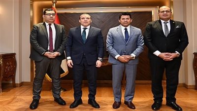 لتعزيز مفهوم الملاعب الآمنة.. وزير الرياضة يلتقي رئيس هيئة الإسعاف المصرية 