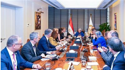 وزيرة البيئة تلتقي 