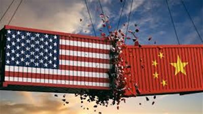 خبير سياسي: الحرب التجارية بسبب الرسوم الجمركية تضر الصين وأمريكا 