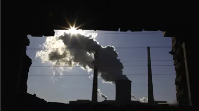 محمود عطا: سوق الكربون الطوعي خطوة تجاه انخفاض الانبعاثات الكربونية (فيديو)