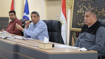 محافظ السويس يعقد اجتماعًا  لمتابعة الأداء التنفيذي واستعدادات أعياد الأقباط