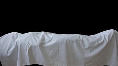 دار الإفتاء توضح.. هؤلاء أولى الناس بتغسيل الميت شرعًا