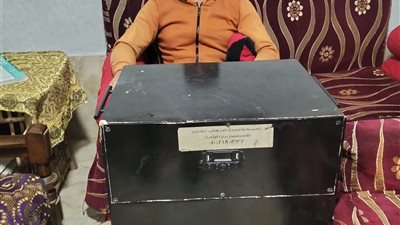 كفيف بدرجة مخترع.. شاب من الغربية يبتكر سماعات تشحن على 