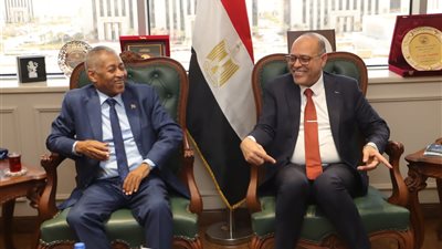 الوزير محمد جبران: قانون العمل الجديد يضمن تيسيرات للجنسيات الأجنبية