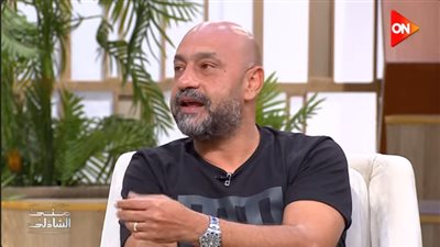 من أيام الدراسة.. مخرج «قهوة المحطة»عمل قيمة كبيرة ونبحث عنه منذ سنوات (فيديو)