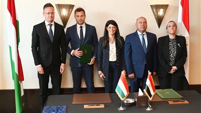 كامل الوزير: تم الاتفاق علي صفقة تصنيع وتوريد 1350 عربة سكة حديد مجرية جديدة