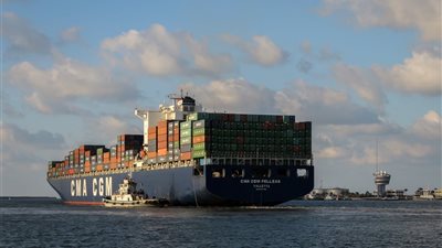 تداول 20 سفينة حاويات وبضائع عامة على أرصفة ميناء دمياط