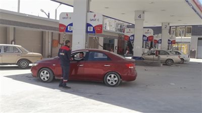 بمحافظ شمال سيناء يتابع انتظام العمل في مواقف السيارات ومحطات الوقود