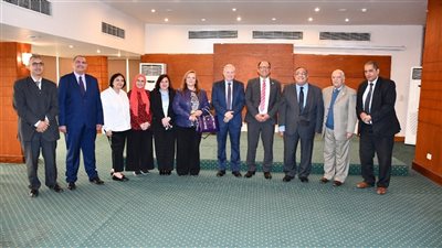 رئيس جامعة حلوان يستقبل اللجنة العلمية لترقية الأساتذة بالسياحة والفنادق