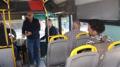 في جولة ميدانية.. محافظ القليوبية يضبط سائقا رفع سعر الأجرة على المواطنين