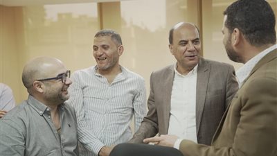 بالصور .. ماهر مقلد يستعرض برنامجه الانتخابي داخل موقع «نيوز رووم» 