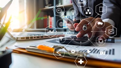 خبير تكنولوجي: زيارة ماكرون تعزز التعاون الرقمي بين مصر وفرنسا