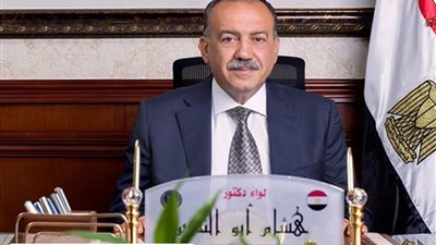 محافظ أسيوط يشدد على تكثيف الرقابة على مواقف السرفيس: لا تهاون مع المخالفين