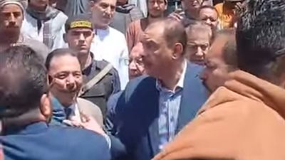 بعد تعديه على نائبه.. محافظ سوهاج يرفض استقبال السكرتير العام بمكتبه