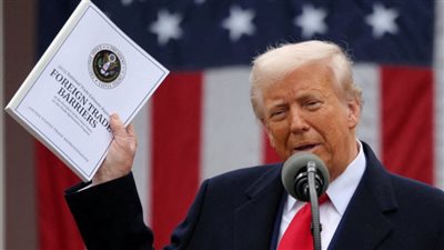 كاتب بريطاني ينتقد نهج العقوبات: لا تُسقِط الأنظمة.. بل تُعززها