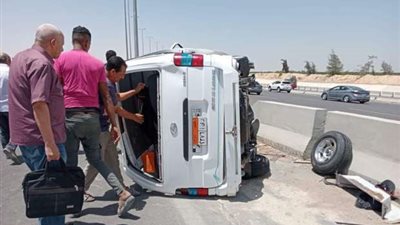 إصابة 11 راكب في انقلاب ميكروباص أعلى محور 26 يوليو
