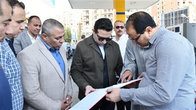 نائب المحافظ يتفقد عدداً من محطات الوقود ومواقف سيارات الأجرة بالفيوم وأبشواي