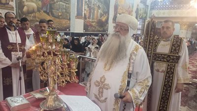 مطران دشنا يصلي ختام الصوم من كاتدرائية الشهيد مارجرجس|صور