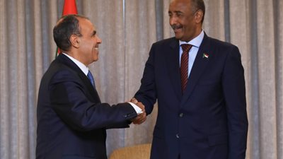 عبد العاطي يلتقي البرهان.. ويؤكد: مصر موقفها ثابت وداعم لوحدة السودان