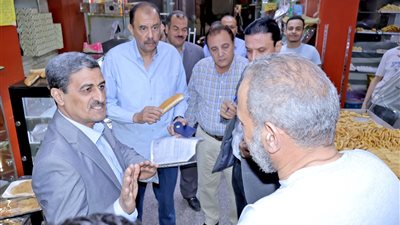 بعد تحريك البنزين.. محافظ سوهاج: لا مساس بأسعار الخبز المدعم والسياحي