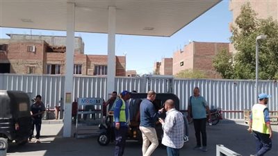 إغلاق للمخالفين..جولة ميدانية على محطات الوقود في قنا| صور