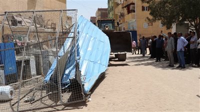 ​​​​​​إغلاق وتشميع 5 محلات تجارية لمخالفتهم للترخيص بأسوان