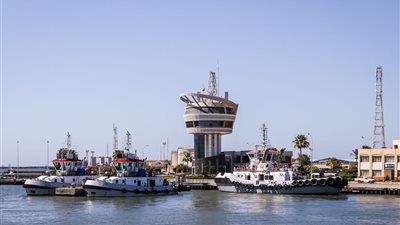 تفريغ وتحميل 68 حاوية بضائع من خط الرورو في ميناء دمياط 