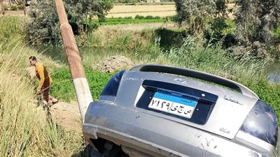 وفاة شخص وإصابة آخر إثر سقوط عمود إنارة على سيارة في أكتوبر