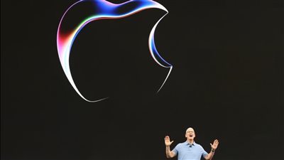 ترامب يعفي «الهواتف الذكية وأجهزة الكمبيوتر» من الرسوم الجمركية 