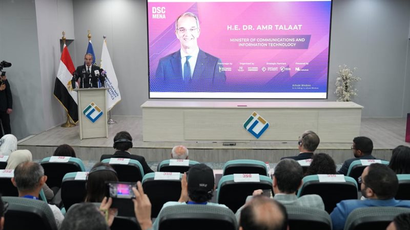 وزير الاتصالات وتكنولوجيا