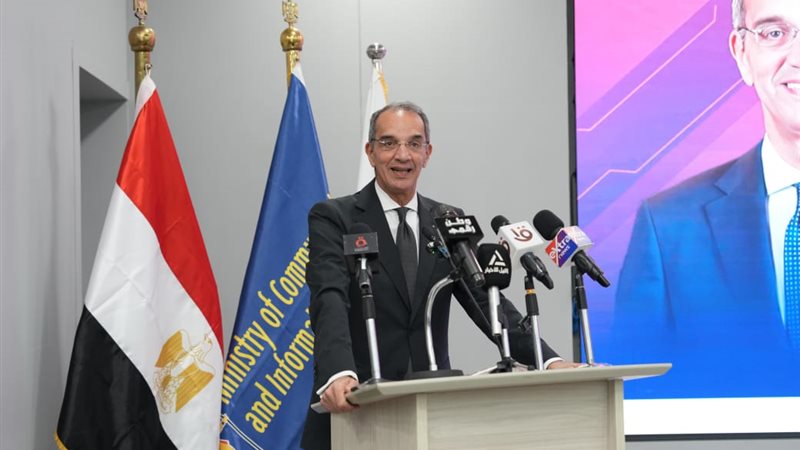 وزير الاتصالات عمرو