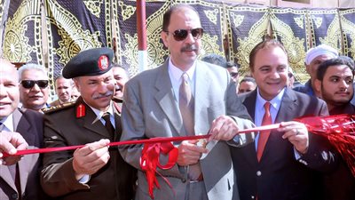 احتفالًا بالعيد القومي .. محافظ سوهاج يفتتح مدرستين جديتين