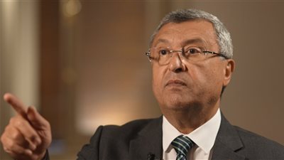 كيف تتحمل الدولة أعباء دعم المواد البترولية؟ .. وزير البترول الأسبق يجيب| خاص